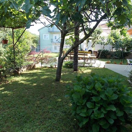 Apartments Cutic Malinska Exterior photo