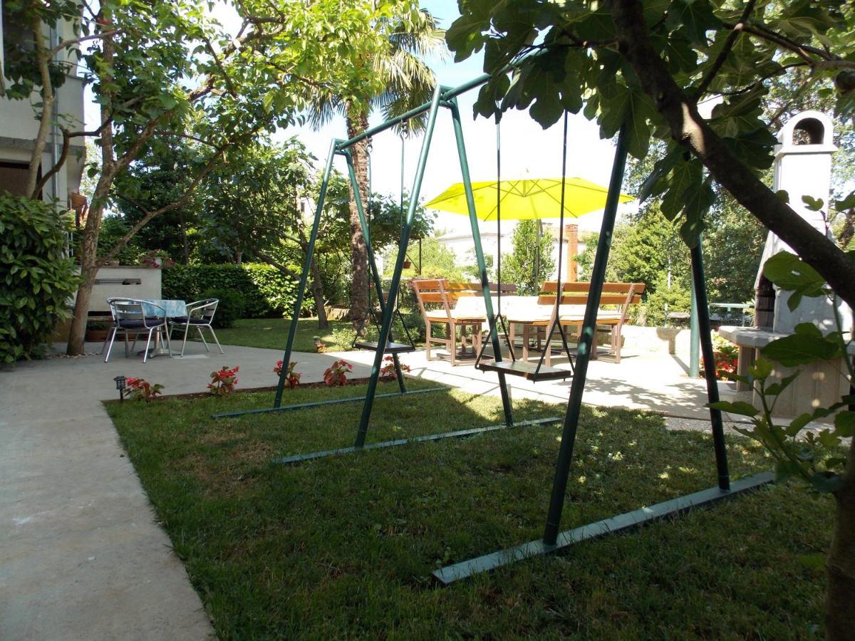 Apartments Cutic Malinska Exterior photo