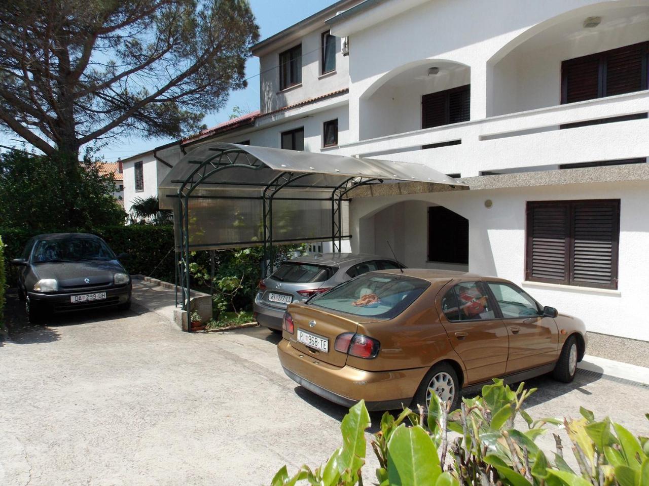 Apartments Cutic Malinska Exterior photo